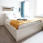 Privatunterkunft Zentrale, Gemütliche Dachgeschoss-etage - 52qm - Altes Haus Auf 2,5 Etagen Exklusiv Für Dich - Mit 1 Schlafzimmer, Wohnzimmer Und Rückzugsraum Zum Verweilen - Küche, Großes Bad, Netflix