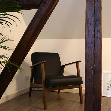 Zentrale, Gemuetliche Dachgeschoss-etage - 52qm - Altes Haus Auf 2,5 Etagen Exklusiv Fuer Dich - Mit 1 Schlafzimmer, Wohnzimmer Und Rueckzugsraum Zum Verweilen - Kueche, Grosses Bad, Netflix *