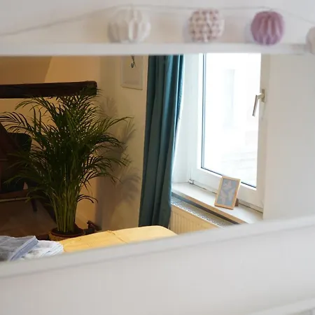 Zentrale, Gemuetliche Dachgeschoss-etage - 52qm - Altes Haus Auf 2,5 Etagen Exklusiv Fuer Dich - Mit 1 Schlafzimmer, Wohnzimmer Und Rueckzugsraum Zum Verweilen - Kueche, Grosses Bad, Netflix *