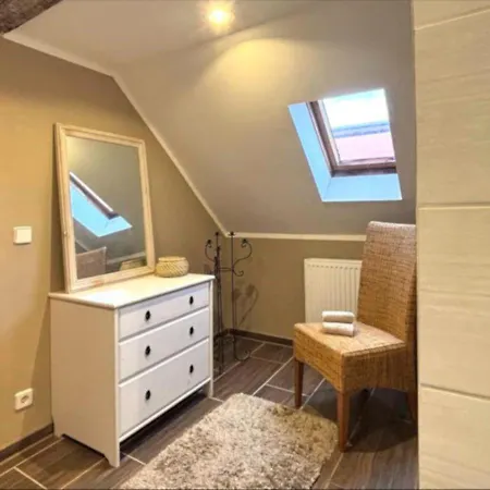 Zentrale, Gemuetliche Dachgeschoss-etage - 52qm - Altes Haus Auf 2,5 Etagen Exklusiv Fuer Dich - Mit 1 Schlafzimmer, Wohnzimmer Und Rueckzugsraum Zum Verweilen - Kueche, Grosses Bad, Netflix Pansiyon *