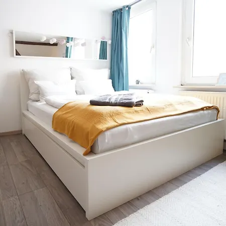 Pansiyon Zentrale, Gemuetliche Dachgeschoss-etage - 52qm - Altes Haus Auf 2,5 Etagen Exklusiv Fuer Dich - Mit 1 Schlafzimmer, Wohnzimmer Und Rueckzugsraum Zum Verweilen - Kueche, Grosses Bad, Netflix
