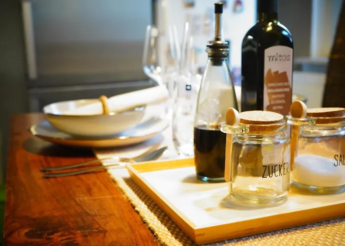 Zentrale, Gemuetliche Dachgeschoss-etage - 52qm - Altes Haus Auf 2,5 Etagen Exklusiv Fuer Dich - Mit 1 Schlafzimmer, Wohnzimmer Und Rueckzugsraum Zum Verweilen - Kueche, Grosses Bad, Netflix Pansiyon *